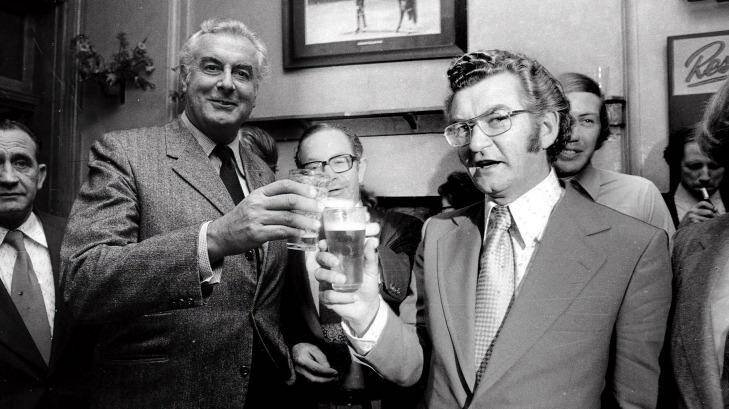Gough Whitlam and Bob Hawke having a beer in the Trade Hall Hotel in 1974 Photo: Rick Stevens