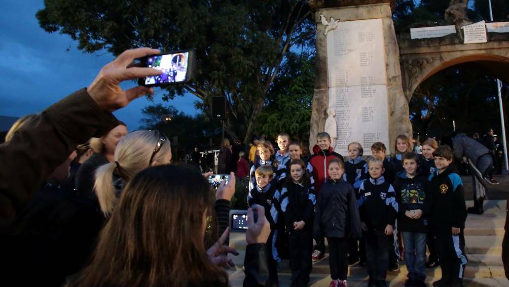 WOLLONGONG: Thousands of residents turn out to the city's dawn service. Photo: Adam McLean, Illawarra Mercury. 