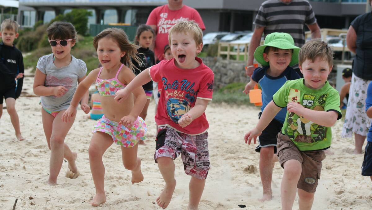 ULLADULLA: Max Butson takes the lead during junior sandgropers races on Mollymook Beach. 