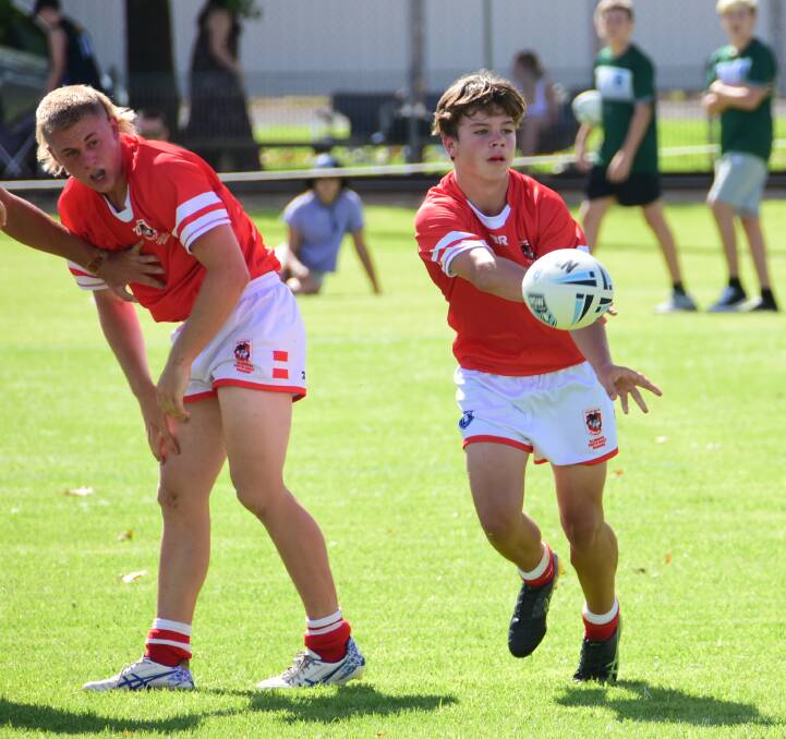 Illawarra South Coast Dragons hooker Dextar Grant makes a pass to a teammate. Photo: Matthew Chown