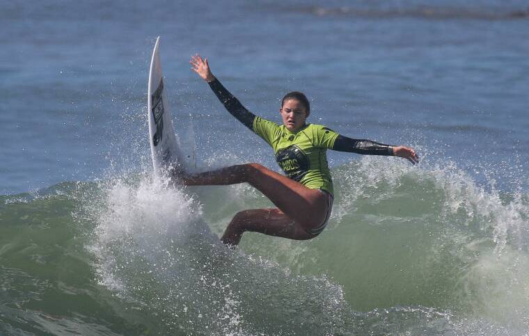 Sophia Fulton in her round four heat at the Los Cabos Open of Surf QS 6,000. Photo: WSL/ANDREW NICHOLS