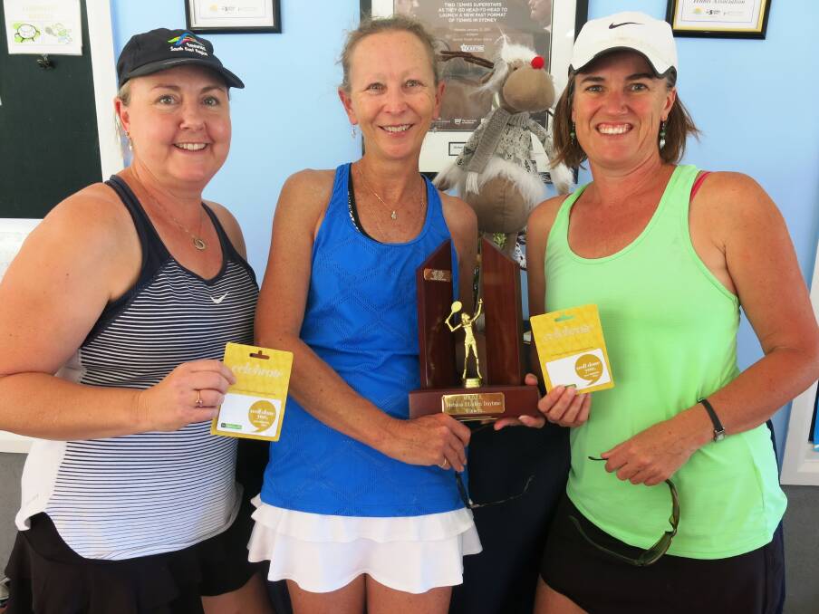 Winner of the First Division final Kate Rejc, Deb Loves and Hilary Neal.