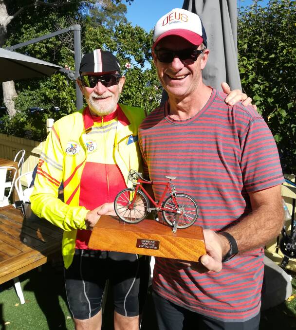 Michael van Ewijk presenting Phil Yardy with a gift from members for his tireless contribution to cycling in our region.