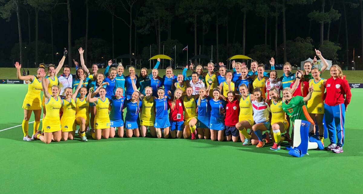 The Hockeyroos and Russian women's side after their series. Photo: HA