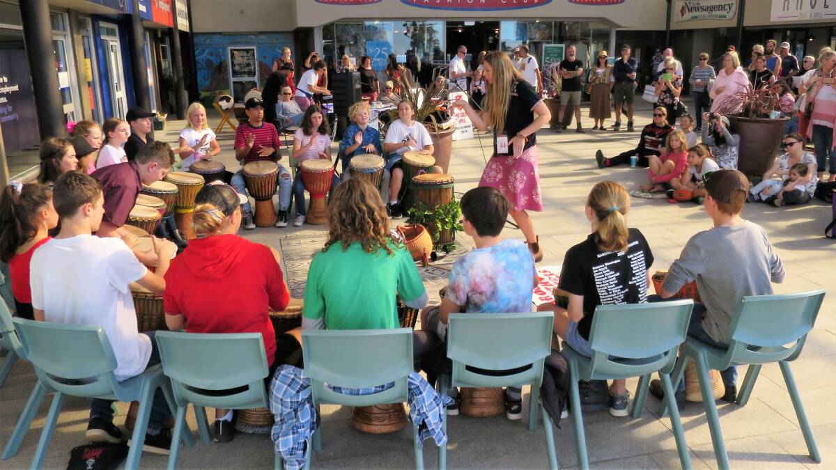 Drumming group, The Rhythm Hunters, have proved great drawcards at the
last two Narooma Busking Championships.