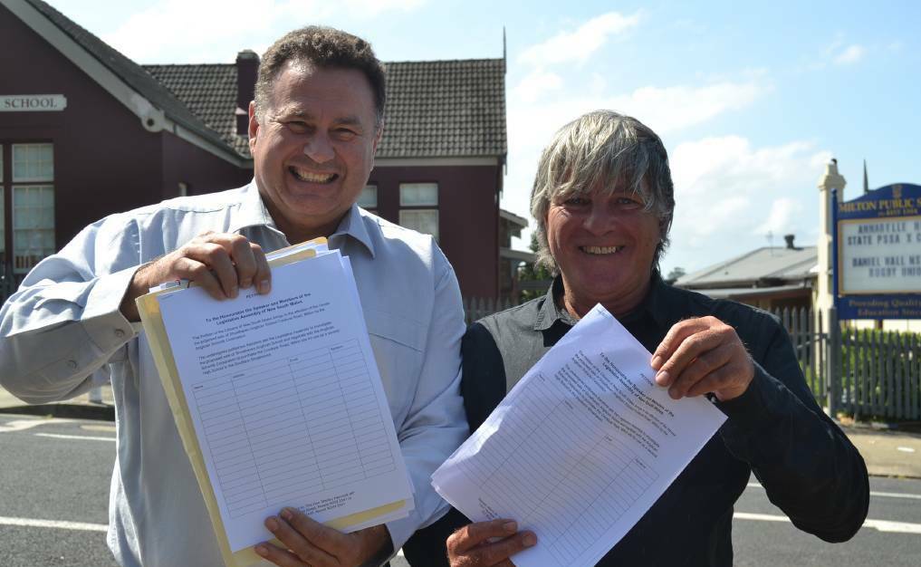 FLASHBACK: Gilmore nominee Grant Schultz and Darryl Snow with a petition urging the NSW government to purchase the former Shoalhaven Anglican School site. 