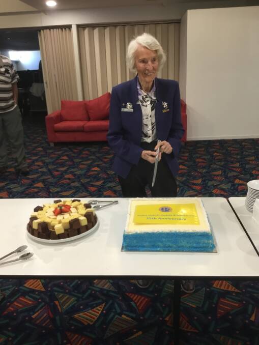 To celebrate the 25th anniversary of the club members enjoyed a special cake, cut by Jan Warburton. Jan has been a member of the club for all 25 years.