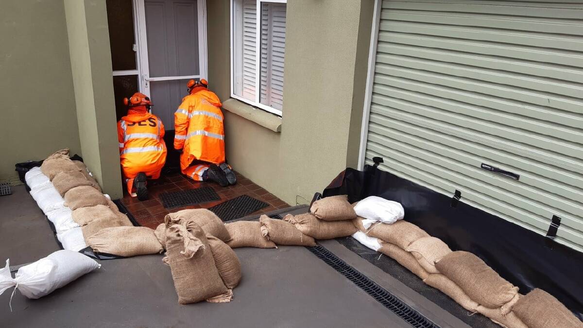 Plenty of sandbagging assistance was provided across the Shoalhaven. Photo: NSW SES Ulladulla Unit Facebook.