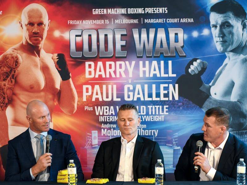 Barry Hall (l) has accused Paul Gallen (r) of preparing excuses before their fight.
