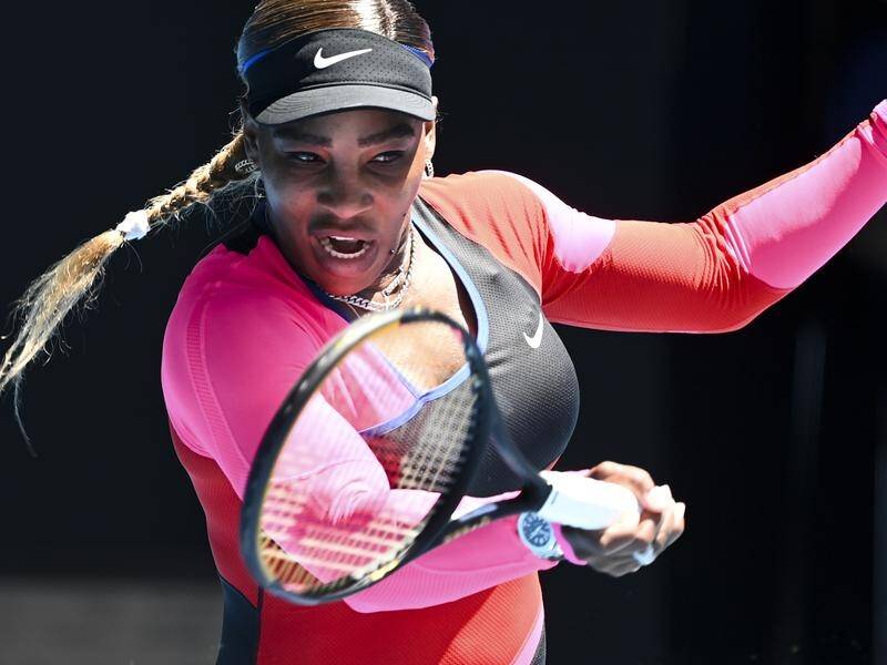 Serena Williams has powered into the third round of the Australian Open.