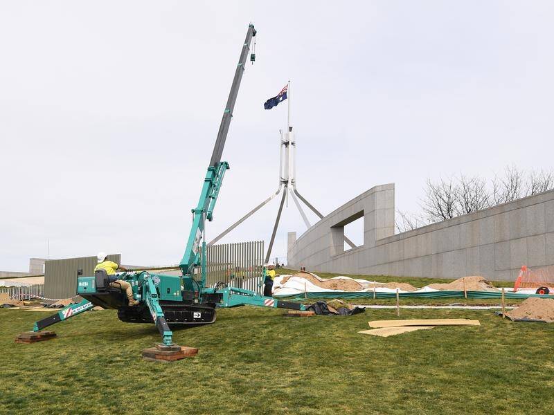 A Labor senator has slammed the management of a major security upgrade at Parliament House.
