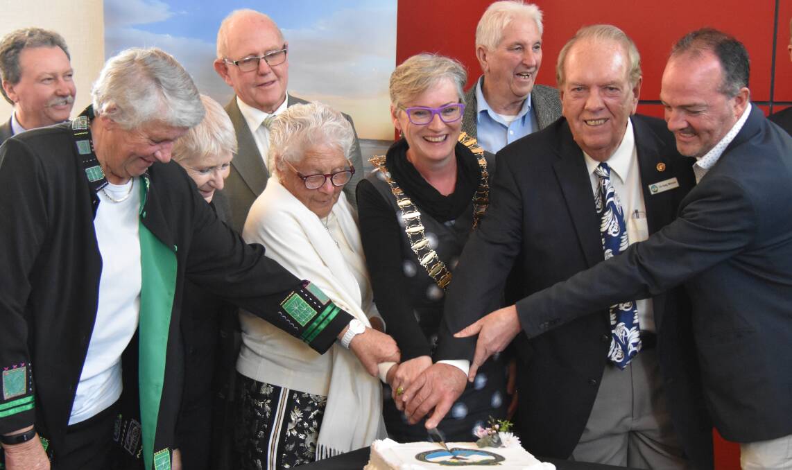 Former and current Shoalhaven City Council mayors, Cr Joanna Gash, Cr Amanda Findley, Cr Greg Watson and Paul Green, join in to celebrate 40 years. 