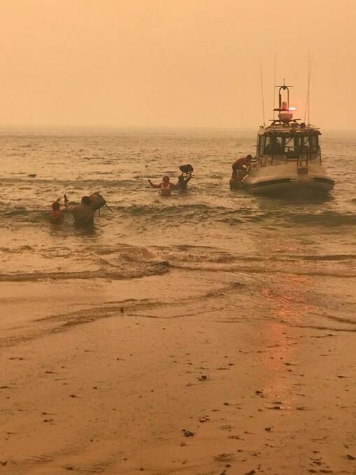 NSW Bushfires: Marine Rescue Ulladulla's dramatic mission